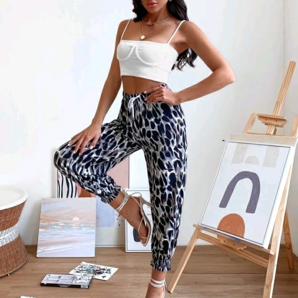 SHEIN Black and White Leopard Print Cropped Pants - Picture 5 of 6